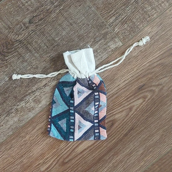 Pouch - Picture 1 of 4